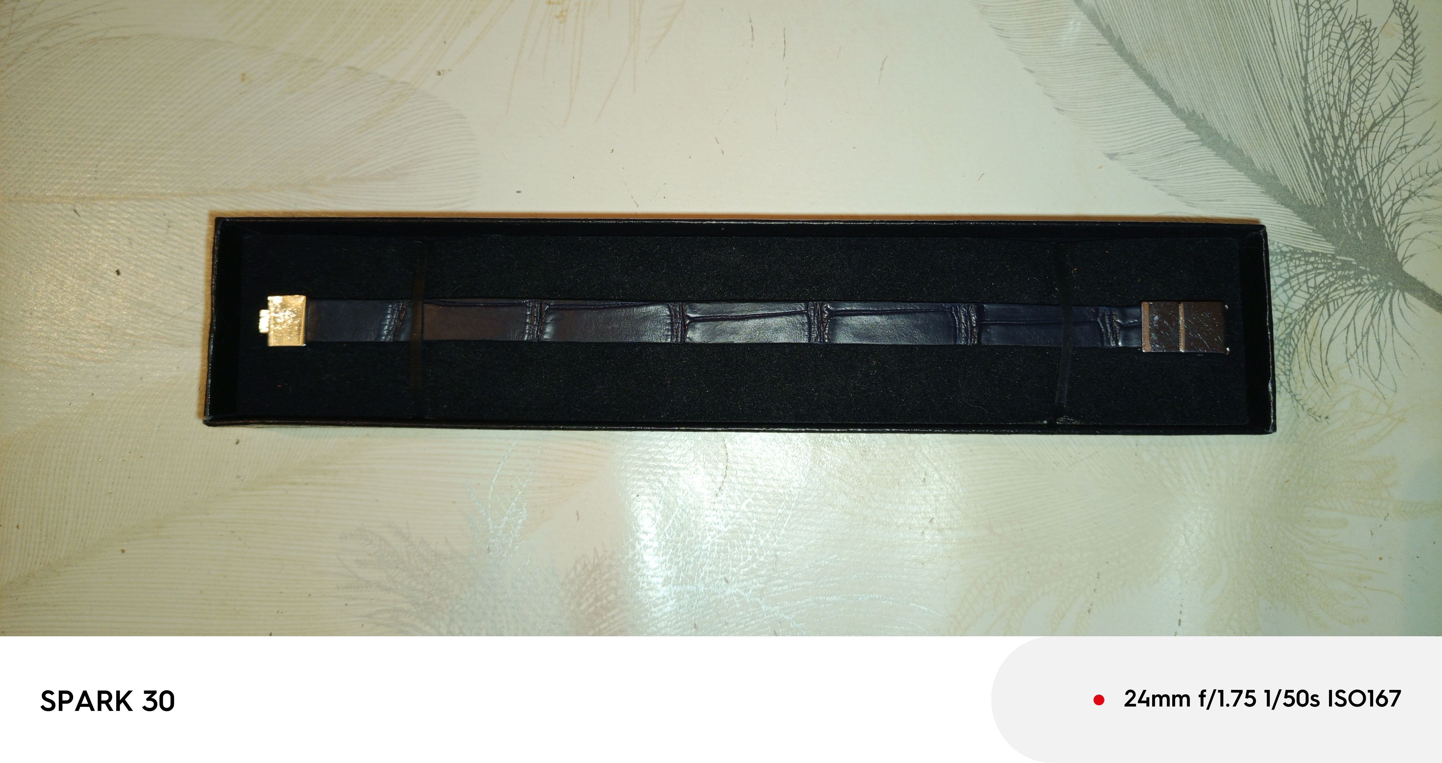 Браслет на руку из кожи крокодила