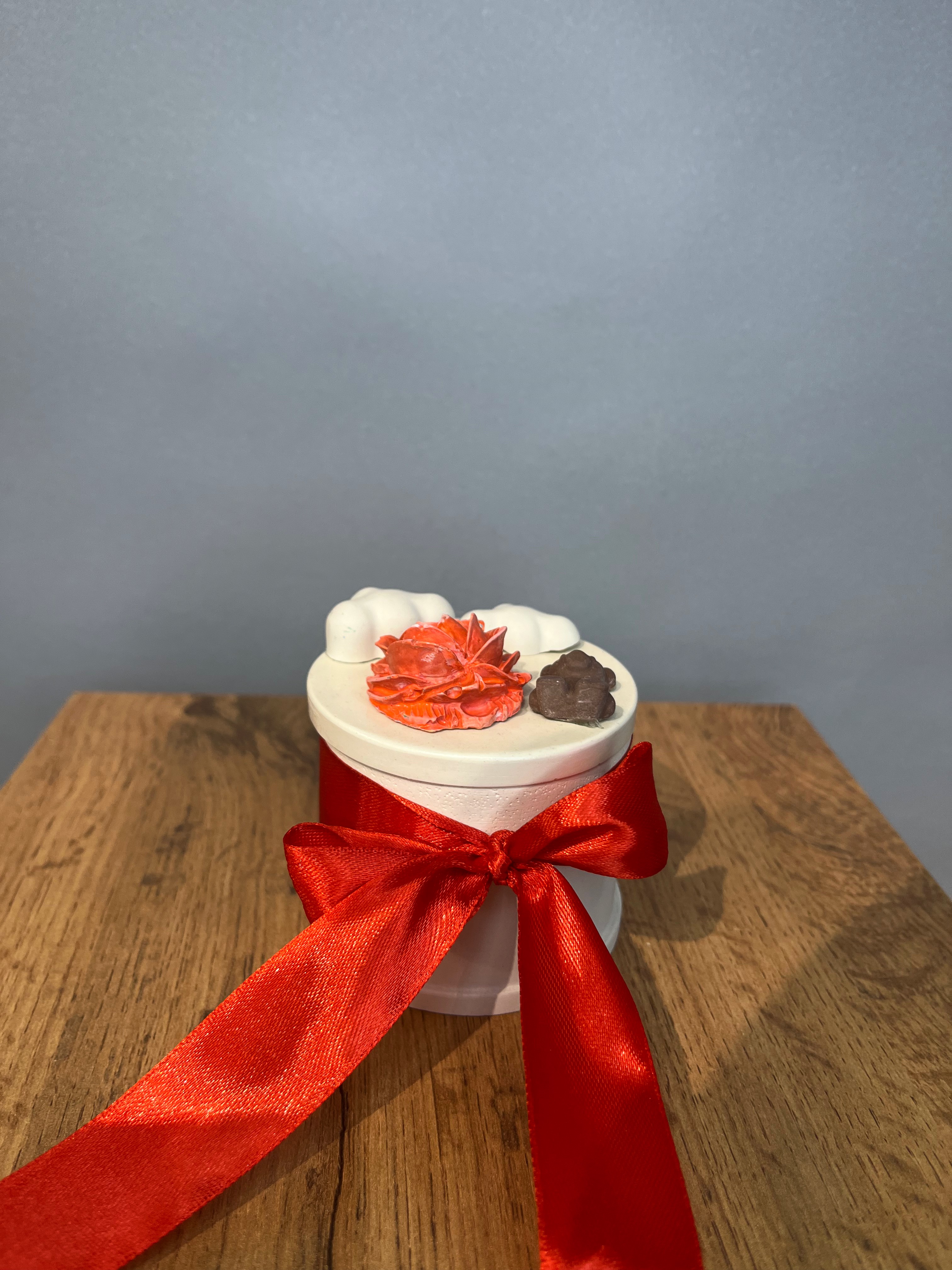 Гипсовая шкатулка Красная ''Цветы в Облаках''